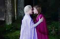 NickLittlERegal's tweet photo. @UtenaShields83 @wyliesluvr Plus...live action version from #OnceUponaTime.Different actresses,same #Icest energy! #Elsanna 🧡💙 https://t.co/z0KdFcBmJy