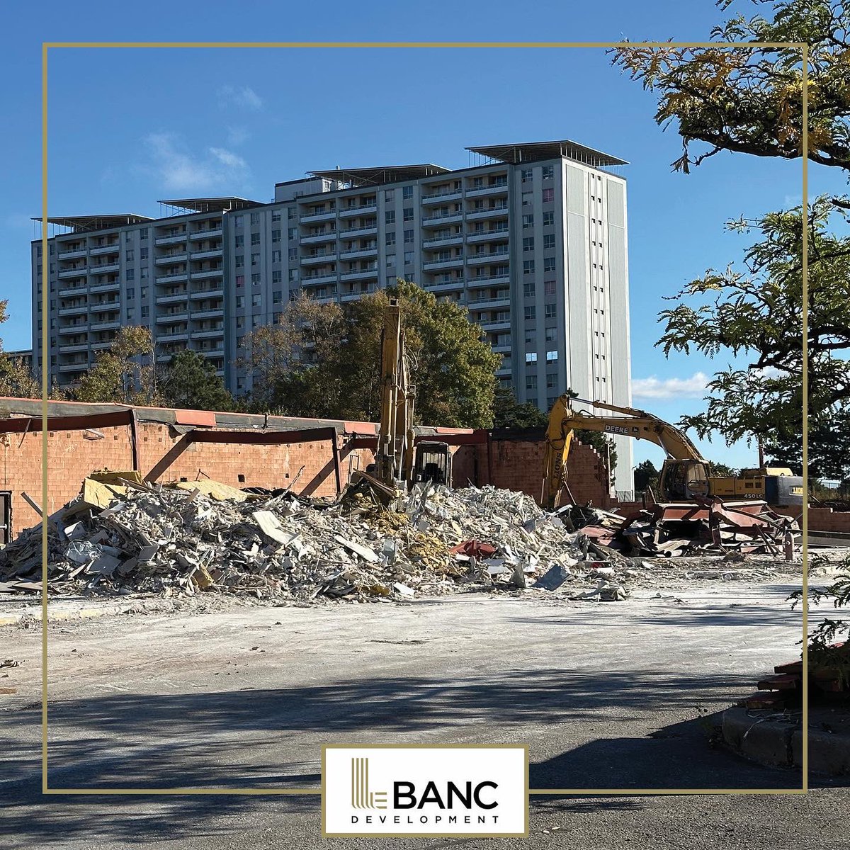 LeBANCDev's tweet photo. Demo started on an existing plaza for a future development. Stay tuned! 🚜🚧
#demo #demolition #lebancdevelopment #lebanc #gtarealestate #realestatedevelopers #developer #luxuryrealestate #luxurylifestyle #realestate #torontorealestate #markham #unionville #richmondhill #toronto https://t.co/rDyD2VbwOt