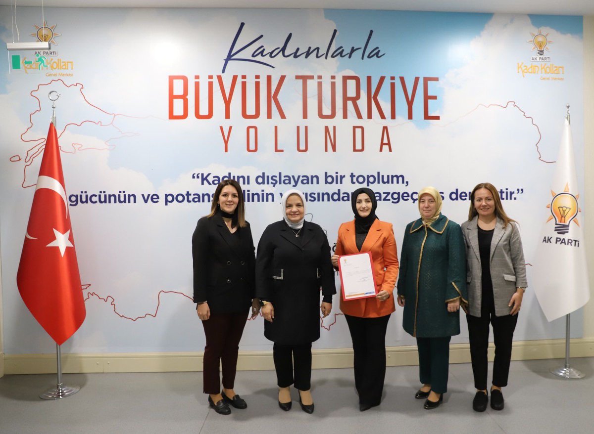 akkadinantalya's tweet photo. GM Kadın Kolları Başkanımız @aysekesir tarafından #Finike ilçemizin ataması gerçekleştirildi.
Görevini devreden Figen Yiğit başkanımıza teşekkür ediyor, bu kutlu yolda yürüyecek olan Tuğba Arıcı Kiriş başkanımıza başarılar diliyoruz.
#Finike’mize hayırlı olsun.
@AKKADINGM https://t.co/mx3cQaRsqc