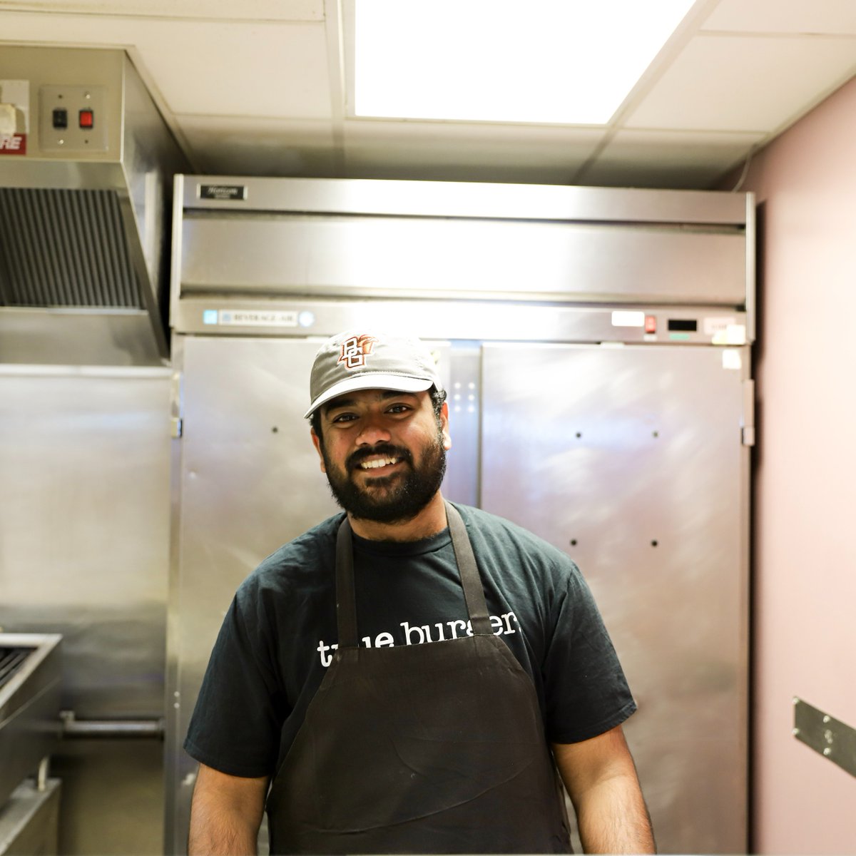 bgsudining's tweet photo. Today we're celebrating our 500+ associates on #YouFirstDay. Take a minute stop by one of our locations to leave a note saying how much you appreciate our amazing team!
#BGSUDining #BGSU #FalconFooodies https://t.co/qXEyZCLhiQ