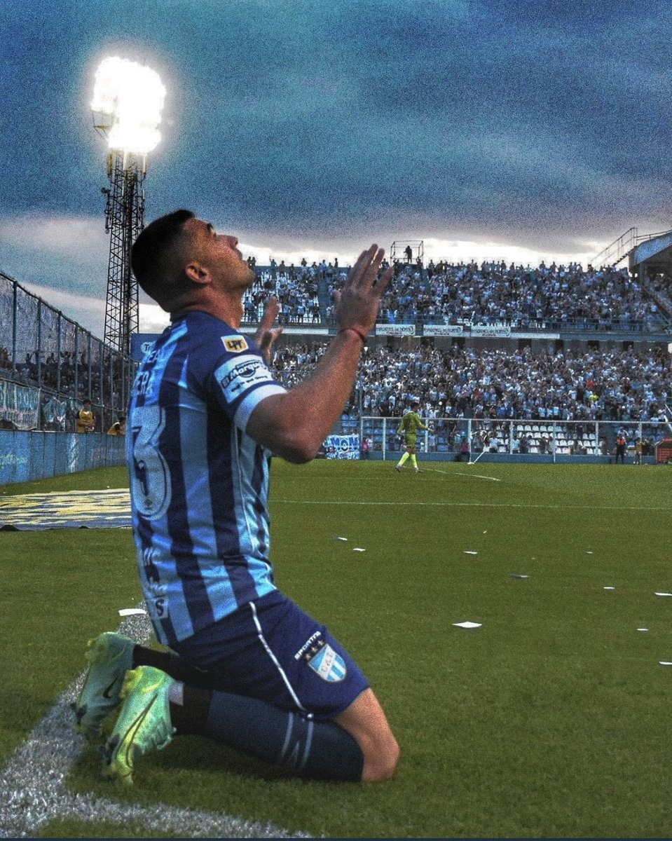 PeladoSassi's tweet photo. Arranca una nueva Fecha… se renueva la ilusión!!!
Vamos los DK 🔵⚪️ @ATOficial @dklocura @TwAtleticoTuc https://t.co/1VBxDUuL1i