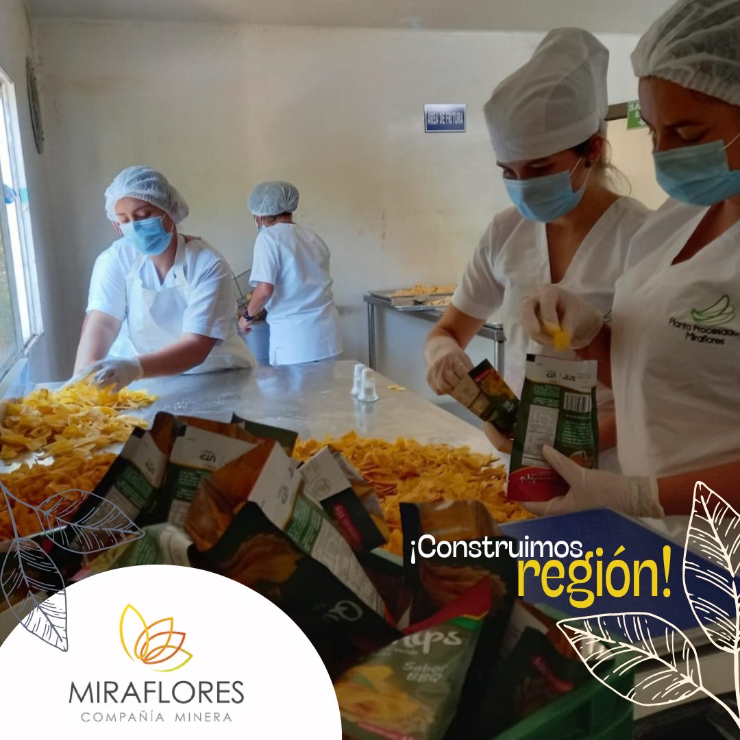 MCM_Miraflores's tweet photo. Trabajamos de la mano de mujeres quinchieñas, para que encuentren nuevas oportunidades laborales. En la imagen vemos el equipo de Quinchips, mujeres mineras que le apostaron a la reconversión laboral e incursionaron en la producción.   
#CompromisoDeOro con nuestra región. https://t.co/ycZ2exvob5