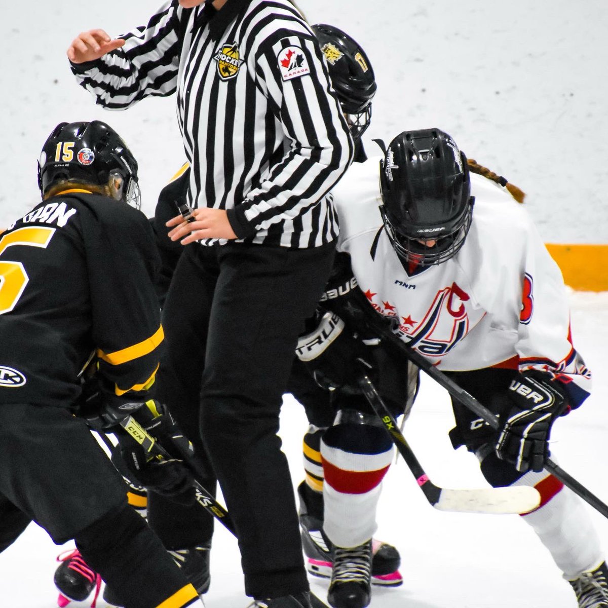 CPU15AAAFemCaps's tweet photo. Shoutout to THIS hockey Ref at our game against @u15aaafemalewk1 this past weekend @hockeymanitoba U15AAA Female Showcase!  #hockeyreferee #stuckinthemiddle #thankyourefs #donttakedowntheref #nervesofsteel #alwaysdigging #femalehockey #u15AAAfemalehockey #GoCapsGo https://t.co/sPaEhzeiO9