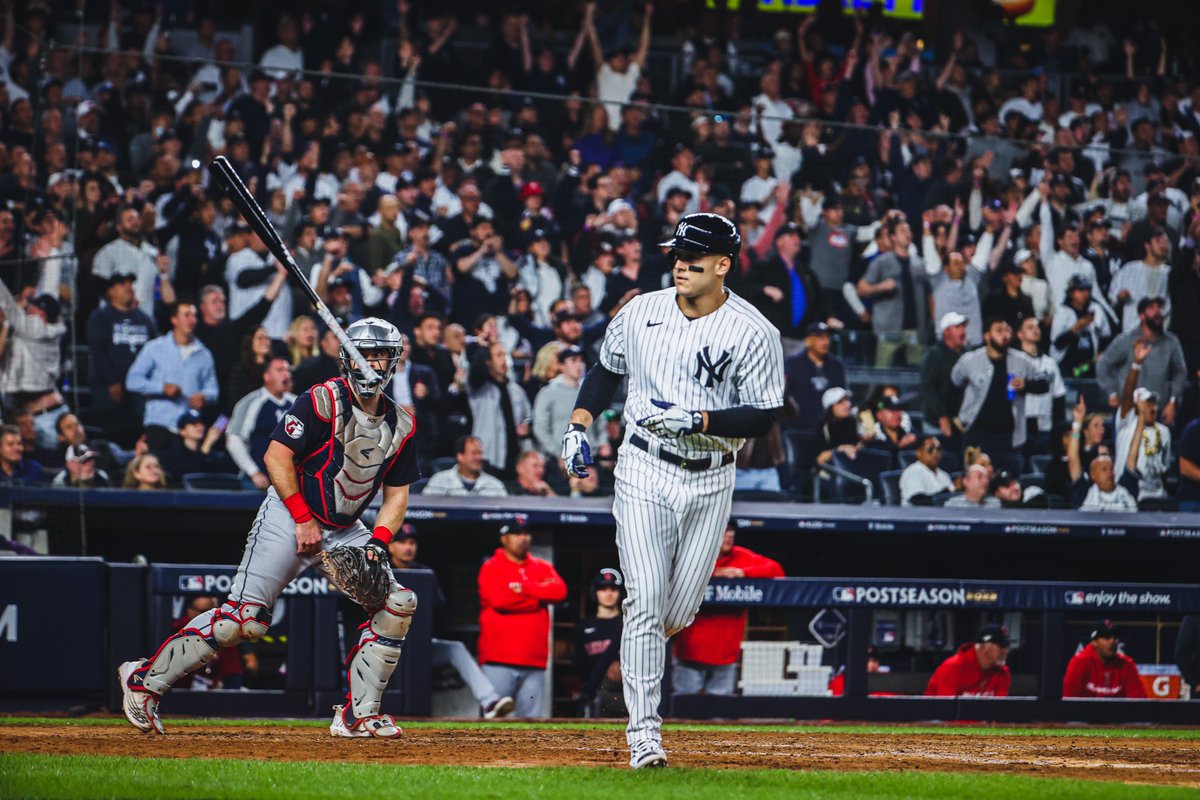 Yankees's tweet photo. There's nothing like October baseball. 

#RepBX https://t.co/B2bCvztyz9