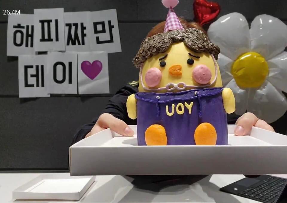 cchel_00's tweet photo. - happy birthday to that person from Korea, in the city of Seoul, who understands me. 🤍

#HappyJiminDay
#DearMyLoveJimin
#지민이_온_이후로_세상이_더_빛나
#WithJiminTillTheEnd
#방탄소년단지민 #박지민 #지민 https://t.co/Z0ek3VMYSI