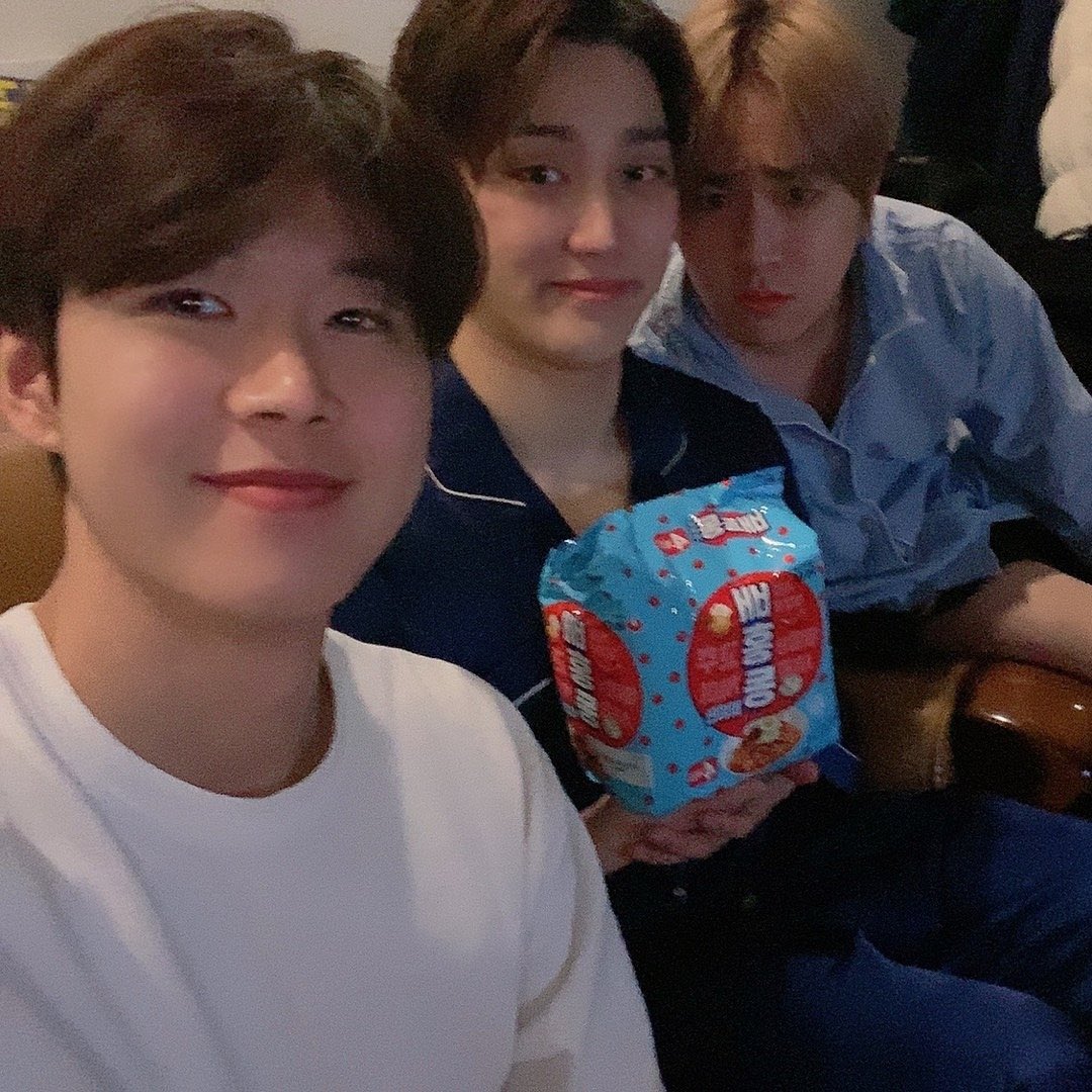 to our sunshine~ happy bae seungmin day !!! we'll love and support you no matter what~

#AlwaysBaeWithYou
#승민이와_함께_365일이라면_완벽해