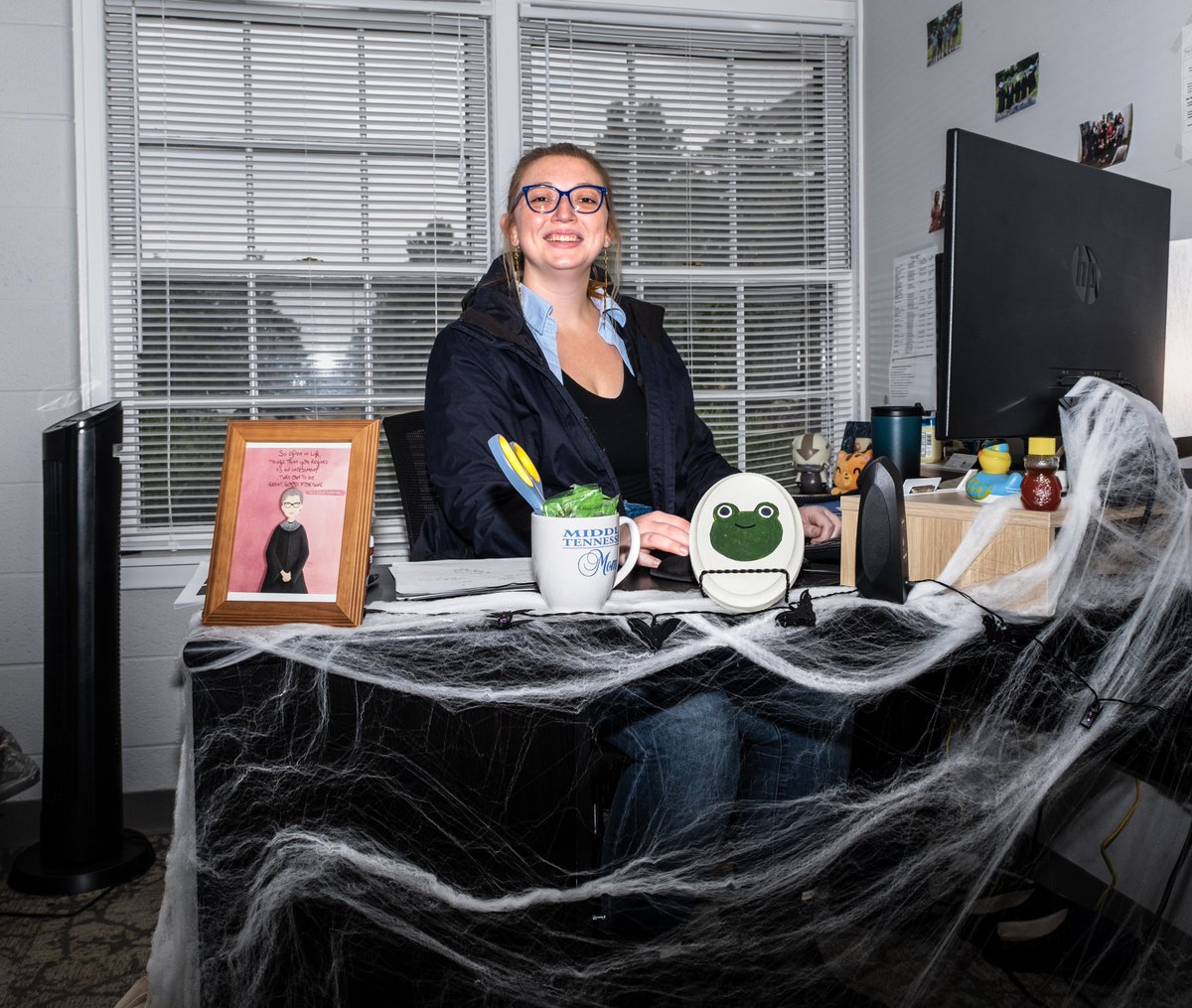 ahomeandafuture's tweet photo. Get in, loser. We're going haunting. 

#spookyseason #halloween2022 #halloweendecorations #campusdecor #campus #campuslife #pumpkins #jackolantern #jackolanternspectacular #falldecor #fall #fallcolors2022 #fallcolors #spiderweb #deskgoals #bats #reception #office #fostercare https://t.co/sfvoAGPl7P