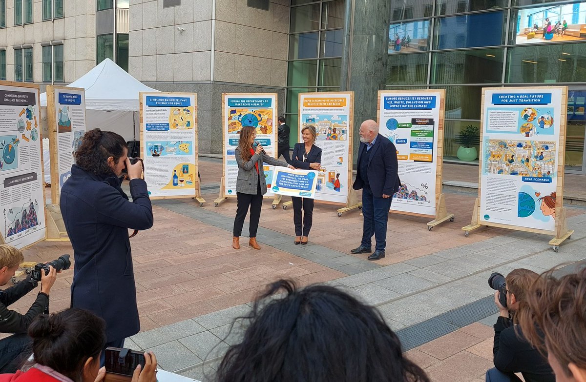 JMSimonL's tweet image. Presenting the support for #reusesolutions from around Europe to @TimmermansEU to #breakfreefromplastic