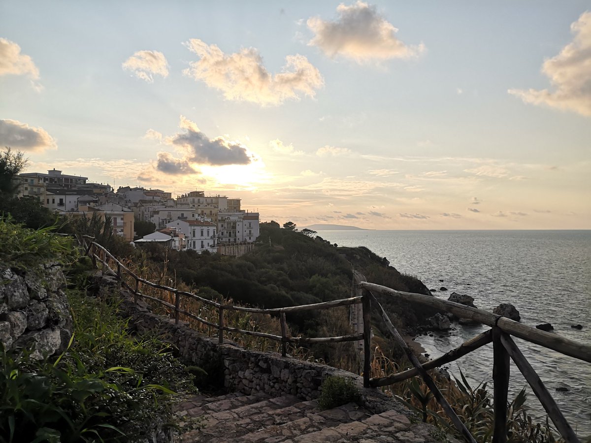 MthctTurco's tweet photo. Il fascino di un tramonto autunnale #rodigarganico #Gargano #Foggia #Puglia #mare #autunno #Foggiatoday #weareinpuglia #Garganoismore https://t.co/qNUnT6IpM3