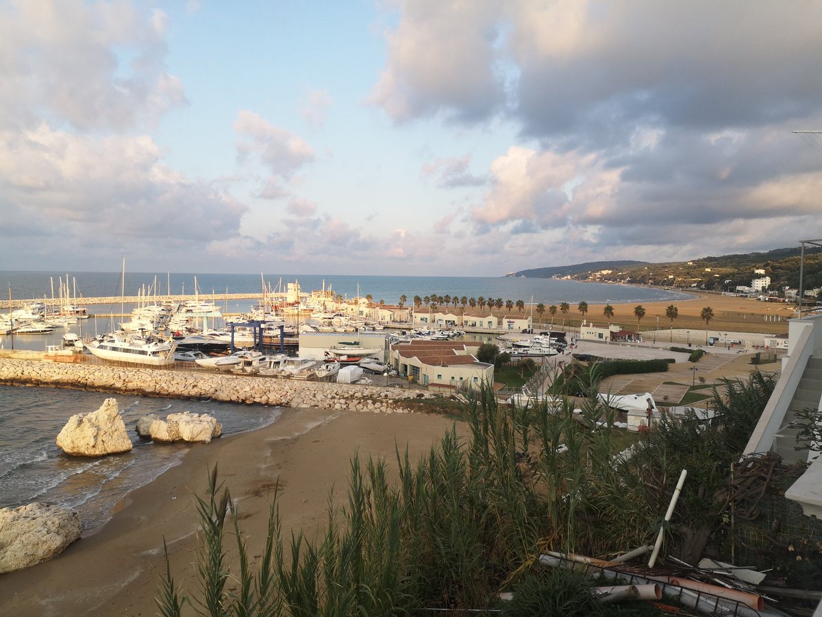 MthctTurco's tweet photo. Il fascino di un tramonto autunnale #rodigarganico #Gargano #Foggia #Puglia #mare #autunno #Foggiatoday #weareinpuglia #Garganoismore https://t.co/qNUnT6IpM3