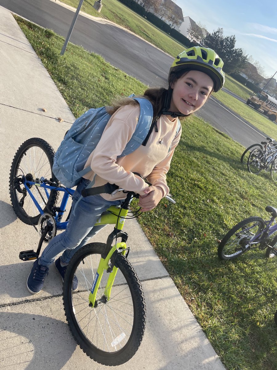 LCPS_Mercer's tweet image. Our Mountain Lions are making an impact with one step or "roll" at a time. Walk &amp;amp; Roll to School 2022 #ONELCPS #ROARingLOUD