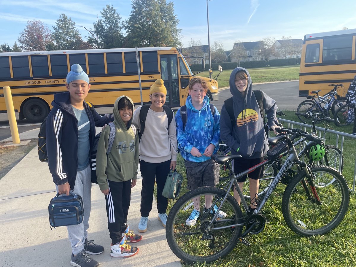 LCPS_Mercer's tweet image. Our Mountain Lions are making an impact with one step or "roll" at a time. Walk &amp;amp; Roll to School 2022 #ONELCPS #ROARingLOUD