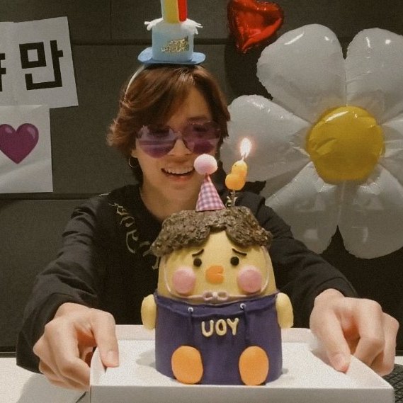 btsforia_bel's tweet photo. С днем рождения, свет моей жизни 💜💜💜
#HappyBirthdayJimin
#JIMINDAY
#OurBelovedJimin
#AngelofOctober
#OurOctoberPrince
#OurEternalSerendipity
#HealingFairyJimin
#CutieSexyLovelyJimin
#1013FiltersofJimin
#OurSingerJimin
#GloballconJimin
#PDJiminKeepShining
#WithJiminTillTheEnd https://t.co/e4G9KD40cc
