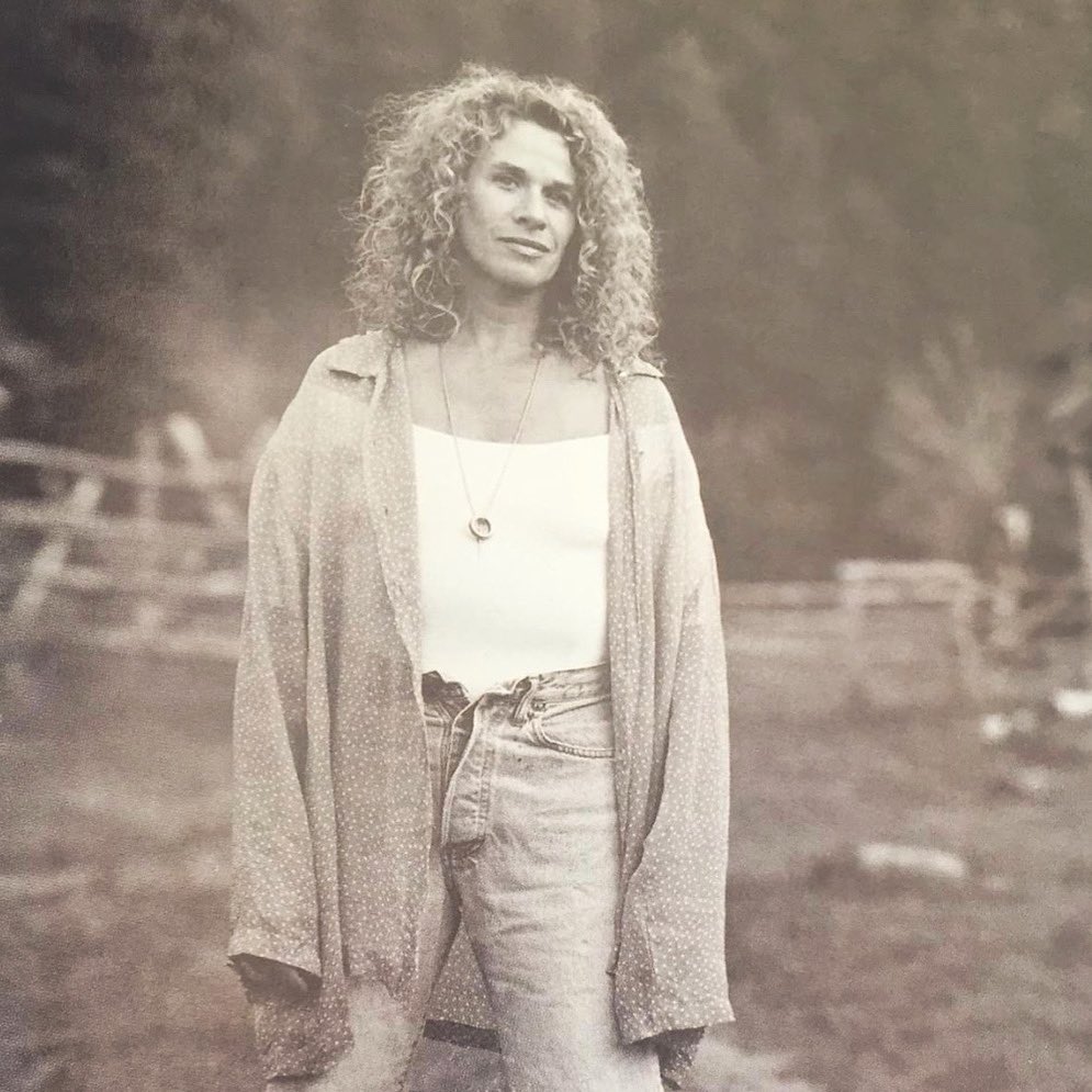 Carole_King's tweet photo. Carole at the ranch, 1992

📷 Kurt Marcus https://t.co/YEzUsUUP27