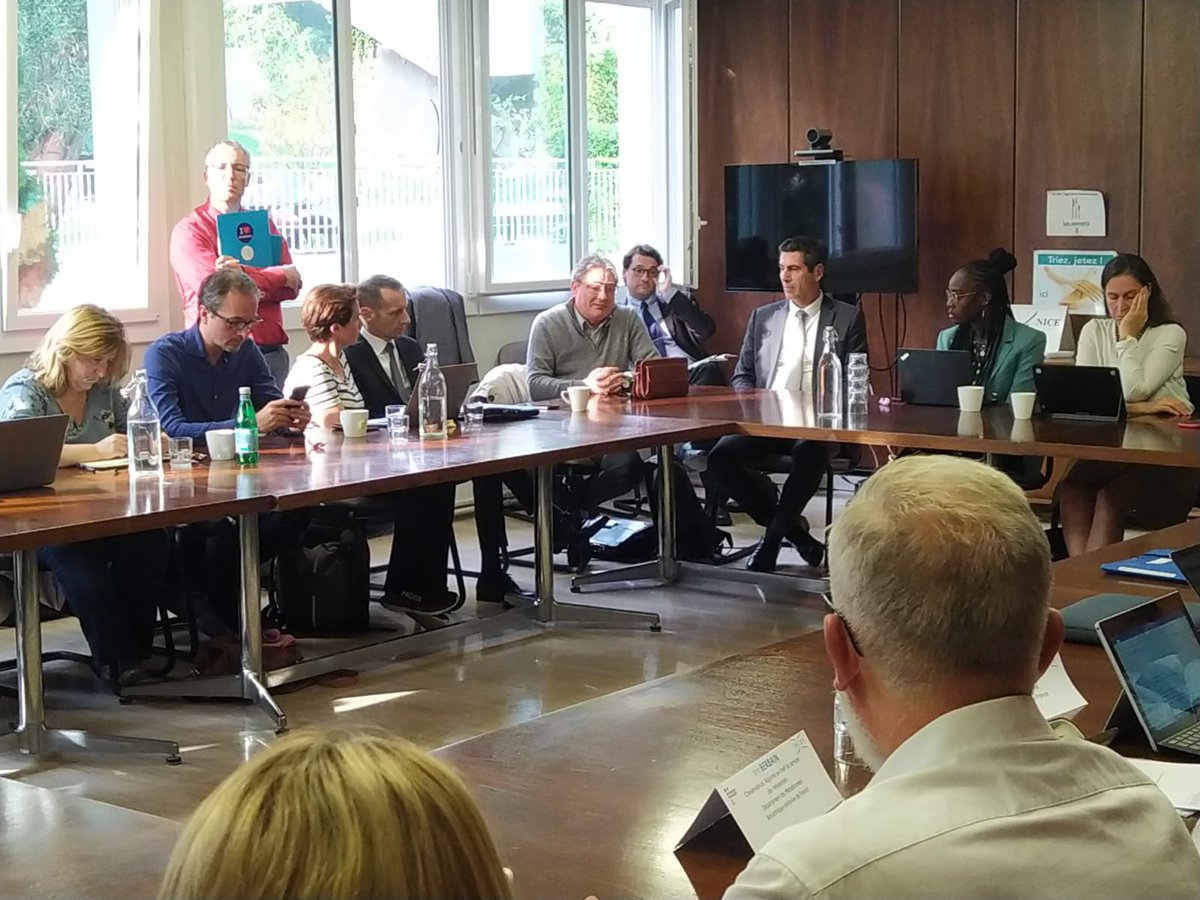 nicdurupt's tweet photo. Analyses, dialogues, débats partagés entre #auditeurs de l'@Ih2ef pour capitaliser les enseignements du jour. L'éclairage de l'institution 🙏🙏 @jmchesneaux #IGESR, MM. @bcailhol et Castel, #IA-IPR référents NSI pour @AcademieNice... et notre expert🏆 @r_mattaduvignau https://t.co/2FwByyLuBL