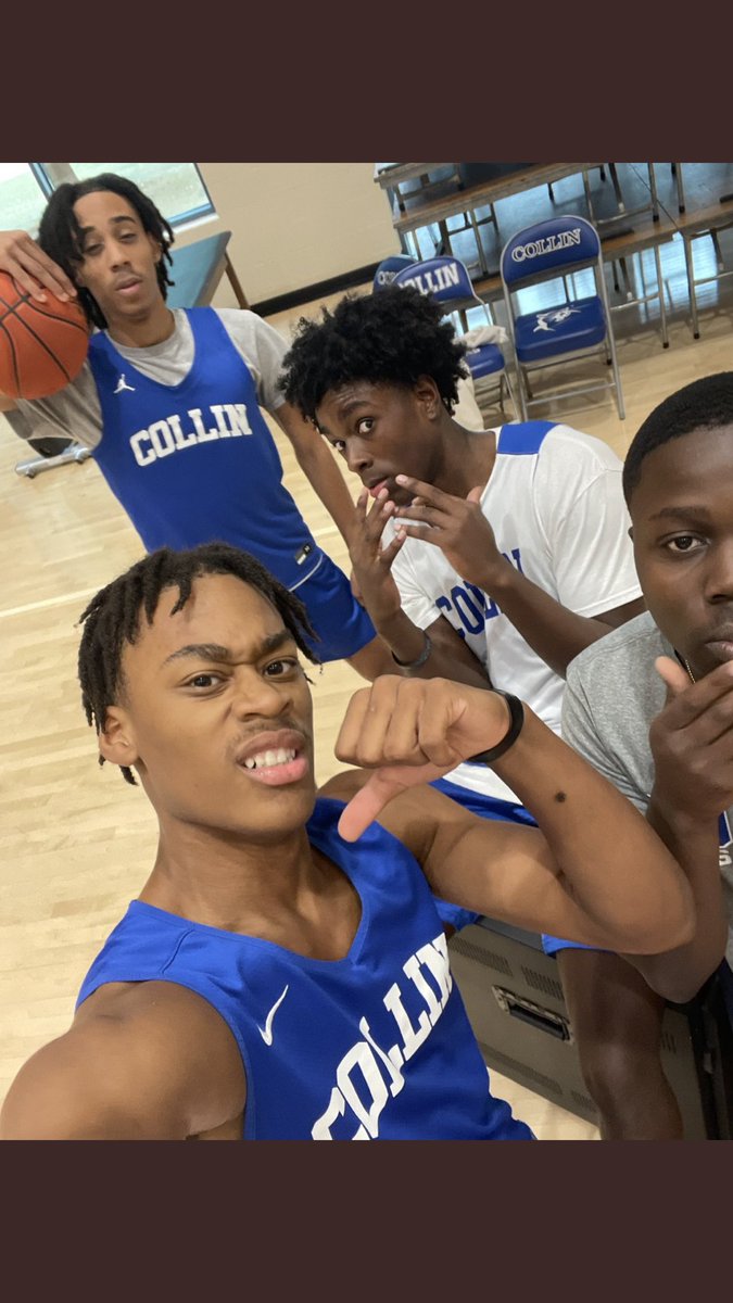 charlesFergus14's tweet photo. Getting ready for the season ⁦@headshotferg⁩ 🔥🔥🔥🏀🏀🏀 https://t.co/3yRhEJuLJt