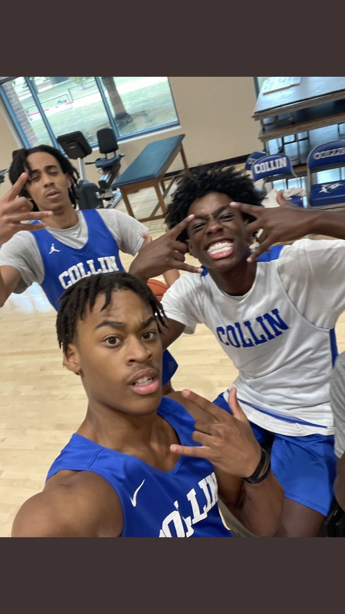 charlesFergus14's tweet photo. Getting ready for the season ⁦@headshotferg⁩ 🔥🔥🔥🏀🏀🏀 https://t.co/3yRhEJuLJt