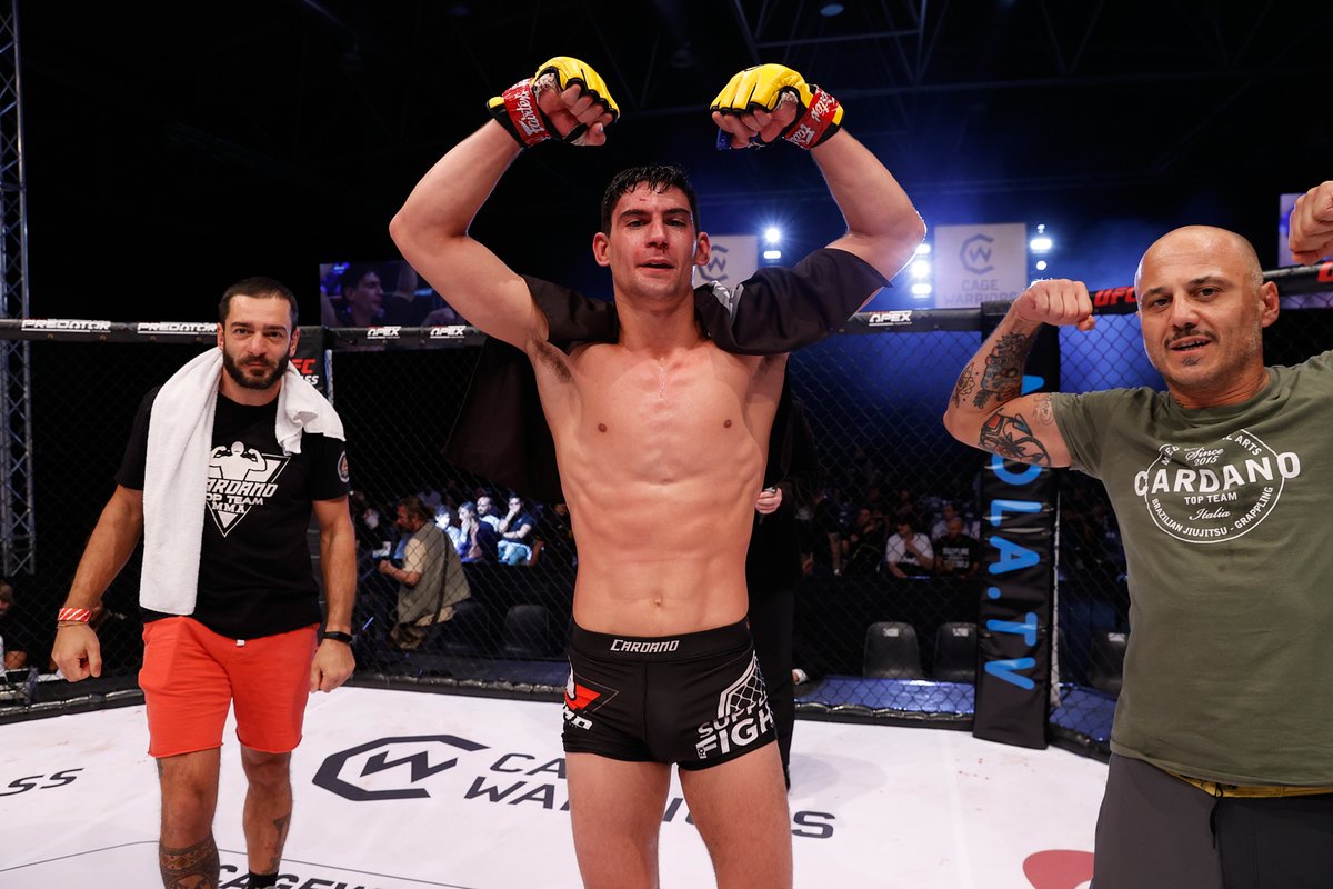 CageWarriors's tweet photo. 𝙎𝙪𝙥𝙚𝙧 𝙎𝙖𝙗𝙖𝙩𝙞𝙣𝙤 🦸

Emanuele 'Clark Kent' Sabatino made a successful start to his Cage Warriors career at #CW144 🇮🇹

Who should the welterweight face next? 🤔 https://t.co/nyXMwbV3Vh