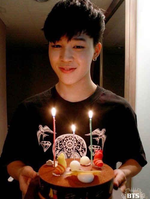jiminievenus's tweet photo. 2013                                  2022 https://t.co/u3gQv82N1z