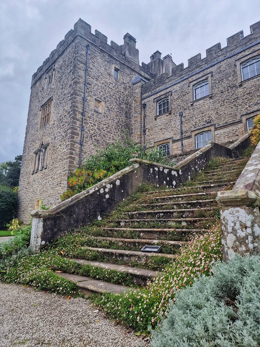 A trip yesterday to <a href="/nationaltrust/">National Trust</a> Sizergh Castle. Beautiful gardens bursting with autumnal colours. 🍂