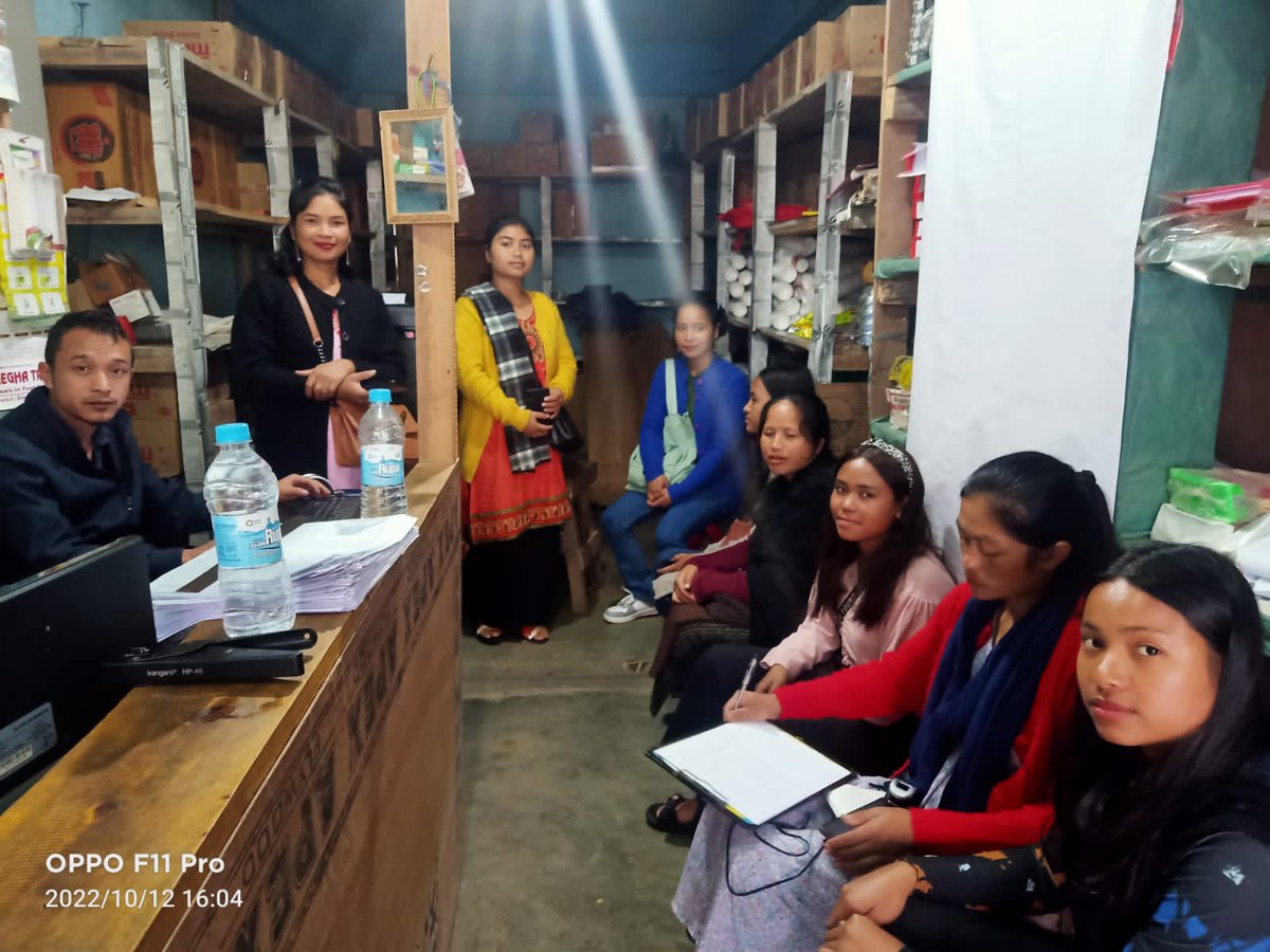 CSCMeghalaya's tweet photo. Training for SHG members under Nongstoin block regarding Digipay, e-SHRAM, PMKISAN, DAKMITRA AND OTHER SERVICES.

@CSCegov_ @ceo_csc https://t.co/1W7Am9Wvto