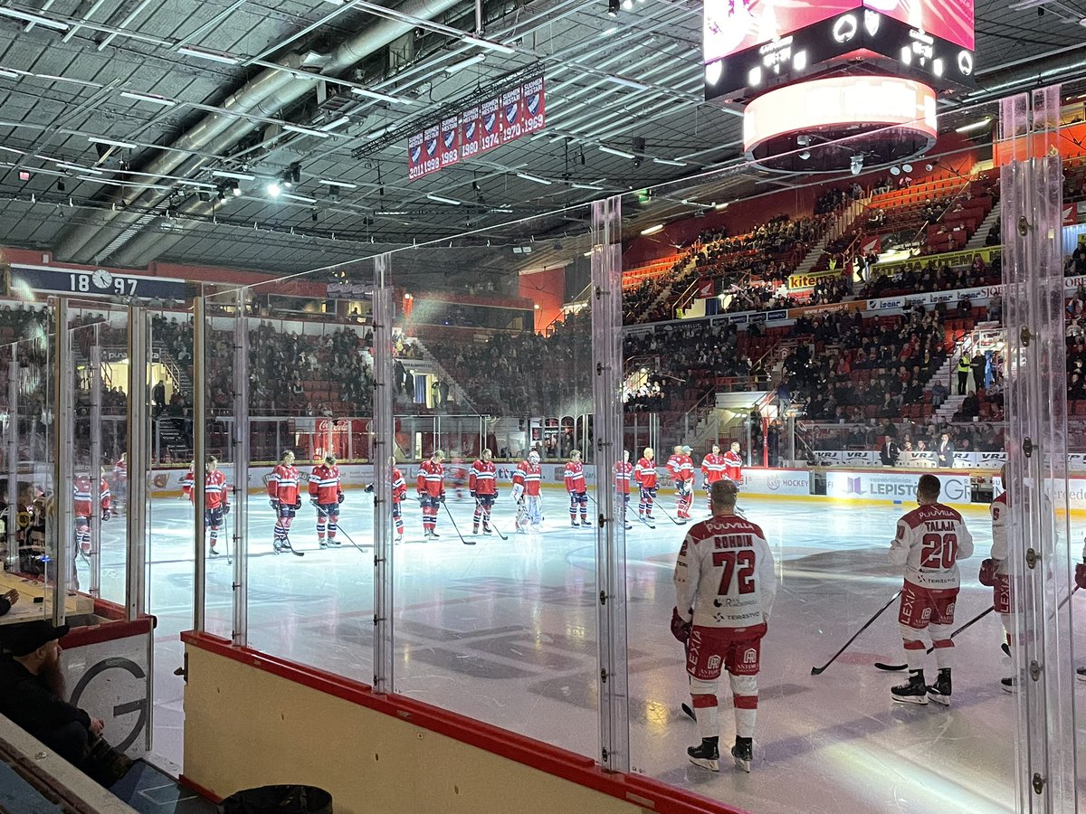Vaakkutar's tweet photo. Onnea 125v-sankari  @HIFKHockey #HIFK #nordis https://t.co/rilcksTbOK