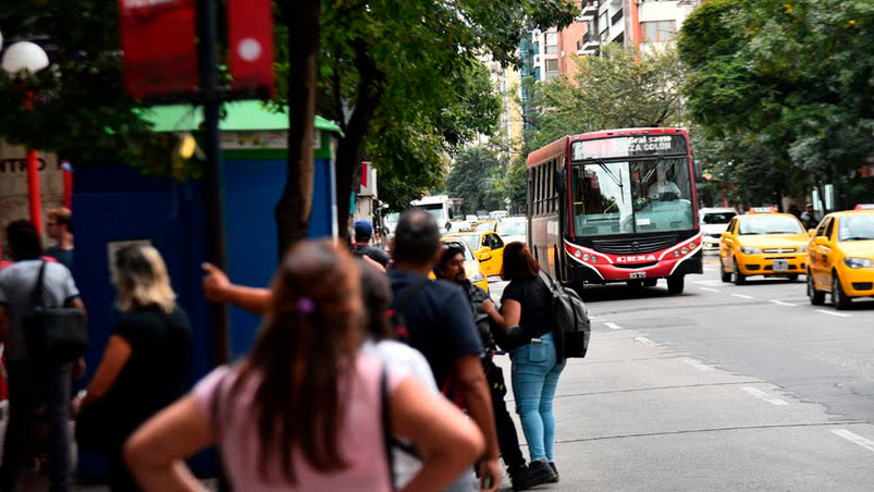 #ParoDeTransporte #Cordoba
1. Basta de circo entre nación y provincia. Los subsidios que solo benefician a las empresas que lucran
2. Todo el apoyo al justo reclamo de aumento salarial
3. Abajo el tarifazo en el boleto 
4. Estatización ya bajo control de trabajadores y usuarios