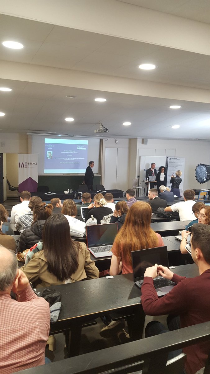 IAEnantes's tweet photo. Suivez le #livetweet de la #conference IAE Nantes X @banquedefrance "Les #entreprises face aux crises" ici dans quelques minutes ! #inflation #crisesanitaire #crise #Ukraine️ quelles conséquences pour les entreprises ? @VisnovskyF apporte ses lumières sur ces questions cruciales https://t.co/BkYRYIWukC