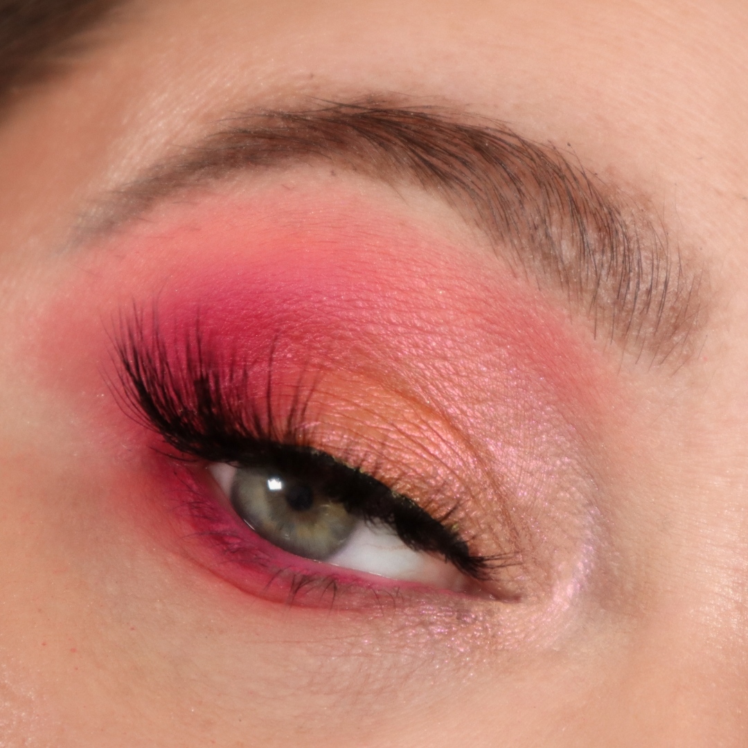 Nikki_Helena87's tweet photo. One of my favorite looks with the @beautybaycom New Mood palette
#nikkihelena #makeup #makeupobsession #makeupproduct #makeupismylife #colorfulmakeup #colorfulmakeuplook #mua #muamafia #makeupaccount #beautybay #newmood https://t.co/sggPbZfo5P