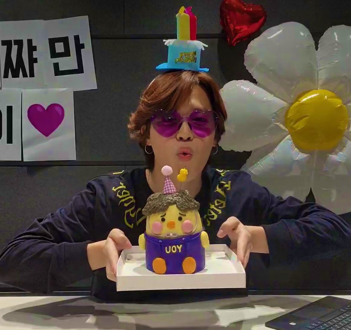 irissmee504's tweet photo. Jimin ahh happy birthdayyy 😘🎂             #HappyBirthdayJimin                            #HappyJiminDay 💜💜💜 https://t.co/y2XB1rWi2a