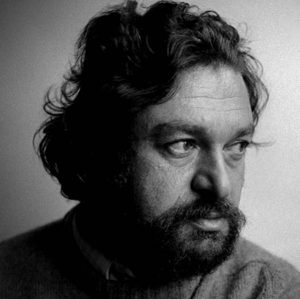 Kitapçıların ve çiçekçilerin bazı özellikleri olmalıdır Olric.
Gelişigüzel insanlar bu mesleklerin içine girmemeli. Kitaplar ve çiçekler özel bir itina isteyen varlıklardır.

Tutunamayanlar, Oğuz Atay

#OğuzAtay'a sevgiyle...