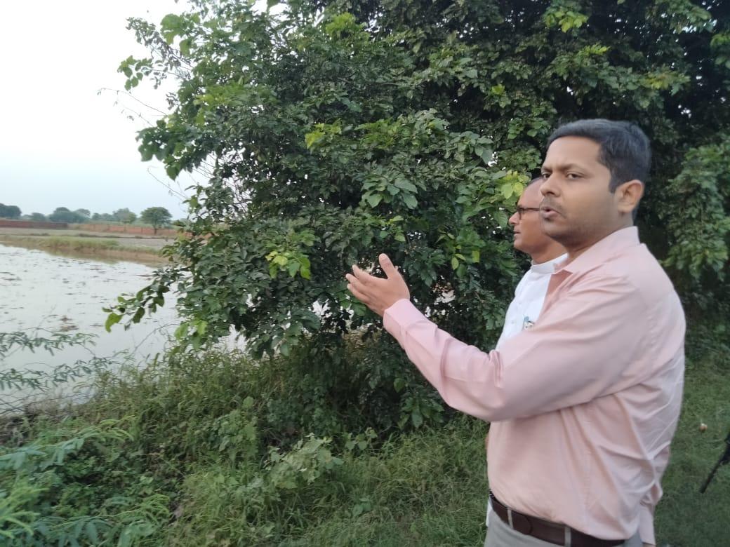 DMMathura1's tweet photo. अतिवृष्टि से हुई हानि वाले गांव राल, जुल्हेंदी तथा भदावल का निरीक्षण किया l

संबंधित अधिकारियों को राहत एवं फसलों के नुकसान के आंकलन कार्यों में तेजी लाने के निर्देश दिए l https://t.co/BvQCtnD47C