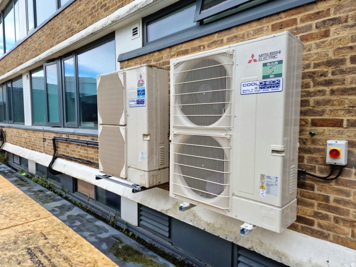 Coolcheck1's tweet photo. Relocation / New installation of AC in Lancaster! 🙌🏽😅 https://t.co/myLCC5SmKE