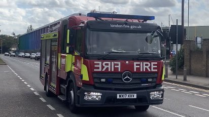 HarryEmergency's tweet photo. Saw these 2 @LondonFire #mercedes #atego f421 pump ladder from #ilford and #CU3 Command unit #plastiow in @LFBNewham and @LfbRedbridge area in Dagenham earlier today https://t.co/voj1Wnwmue
