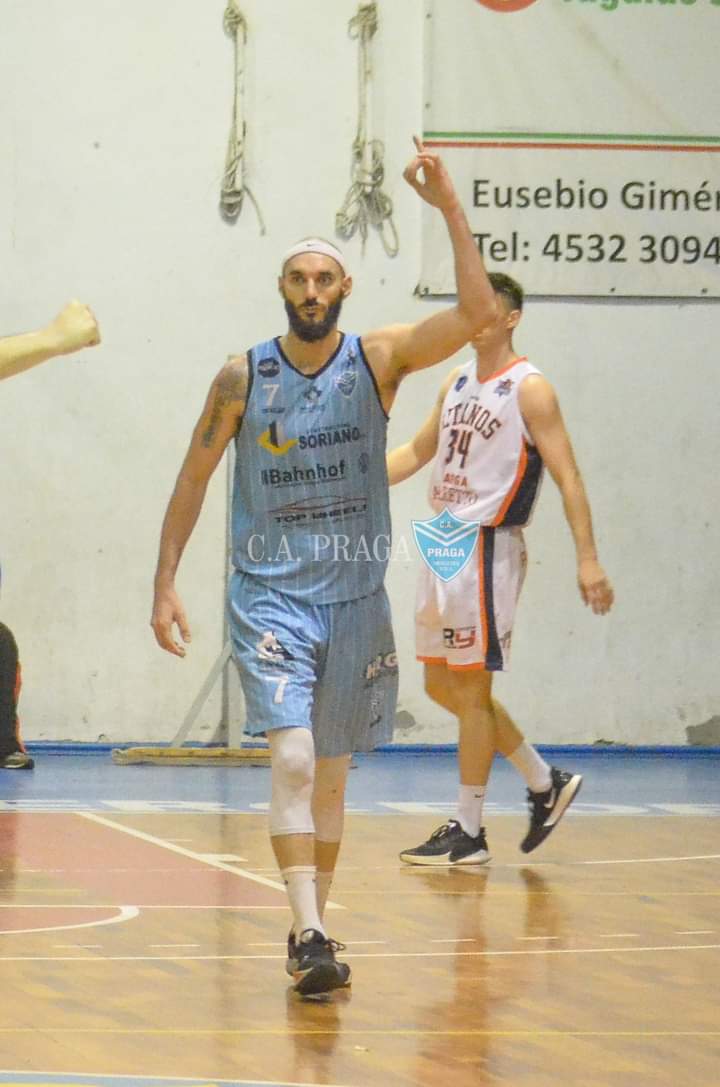 TeamRocaAgency's tweet photo. EMILIANO GONZALEZ  despues de su pasaje por Praga. Vuele a la capital a defender a @ReductoClub por la DTA 2022
¡ Vamos Tigre 🐅 💪🏻 🤜🏼🤛🏼🔥!
#DTA2022🇺🇾 || #TeamRoca🏀
📷 Prensa Praga https://t.co/xQtAb9RDfK