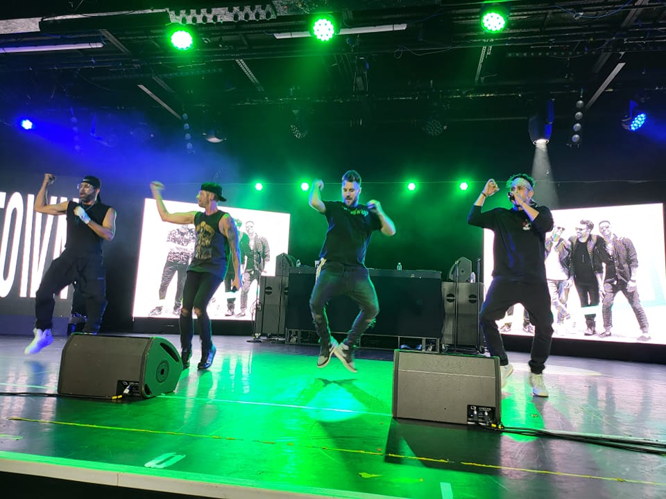 1JoeyMacFan's tweet photo. Nothing like an @OTownOfficial show! https://t.co/EtuokAr3HA
