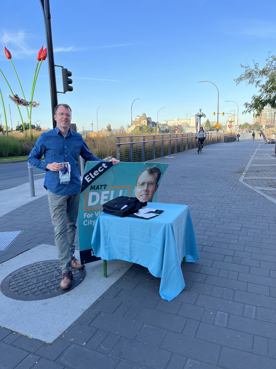 mattdellok's tweet photo. Chatting to folks in the bike lanes this morning! I’m blown away at the amount of e-bikes, e-scooters, families and seniors, and pedestrians. This city lives sustainable transportation! #yyj #victoriabc https://t.co/cMetZt1r98
