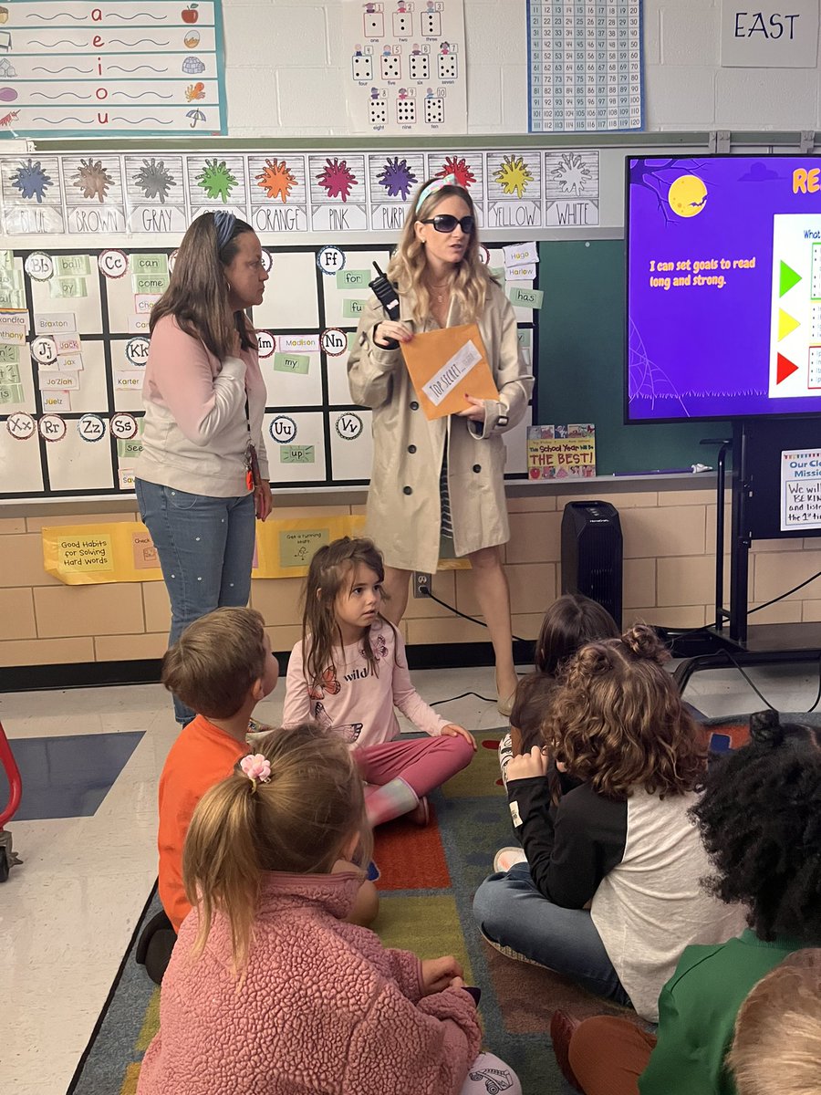 LitCoachZak's tweet photo. Something mysterious is happening at Heritage…our 1st graders are starting some secret missions as Word Detectives and our 3rd graders are beginning to do Mystery Reading work! Love seeing all of the engaging instruction across the campus!!! #HPCubs #HIERocks #WeAreWentzville https://t.co/5skizFKe6t