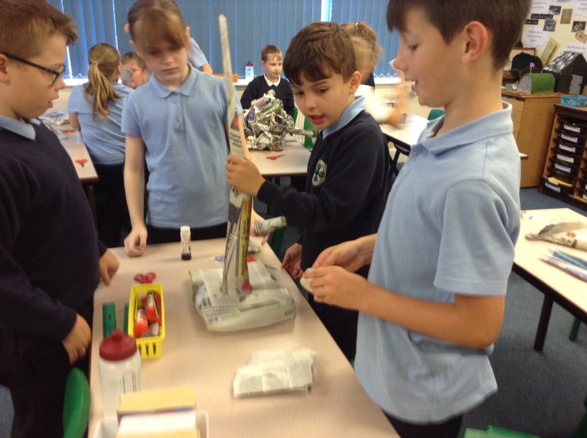 NormantonCommon's tweet photo. In our Jigsaw lesson today, Bronte Class have been looking how we can work well during group tasks by using communication and collaboration. @JigsawPSHE #activecommunicators #teamworkmakesthedreamwork #PSHE https://t.co/PSsRmZE4xz