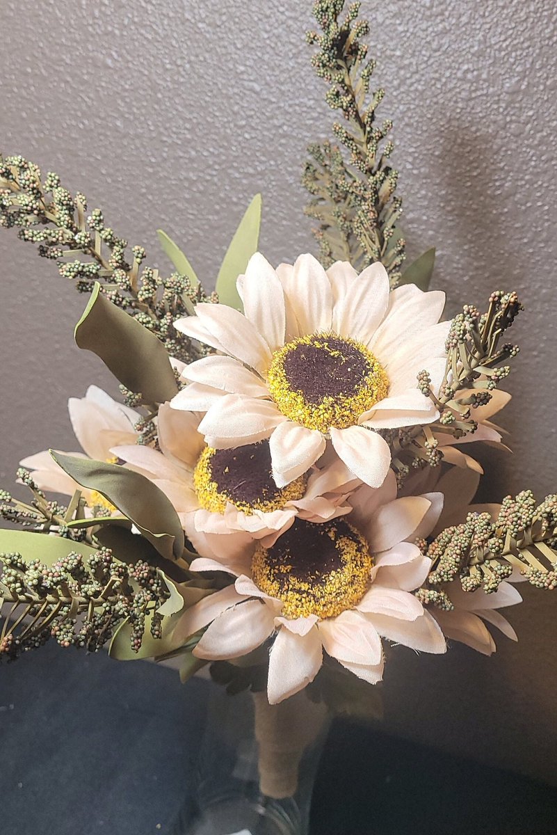 CiWonders's tweet photo. Excited to share the latest addition to my #etsy shop: Chic Boho Bouquet https://t.co/nLR5ifnuXr #beige #thanksgiving #green #beigefloral #floraldecor #countyvibeflowers #fallfloral #boho #bohobouquet https://t.co/pBkSNv531U