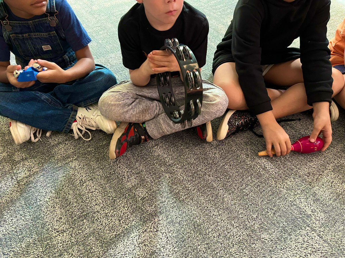 KSEMusic's tweet photo. Kinders learning about instruments that shake! @CobbSchools @CobbPerforms @KSpringsLions @HMHCo https://t.co/RcnCfTOCnF