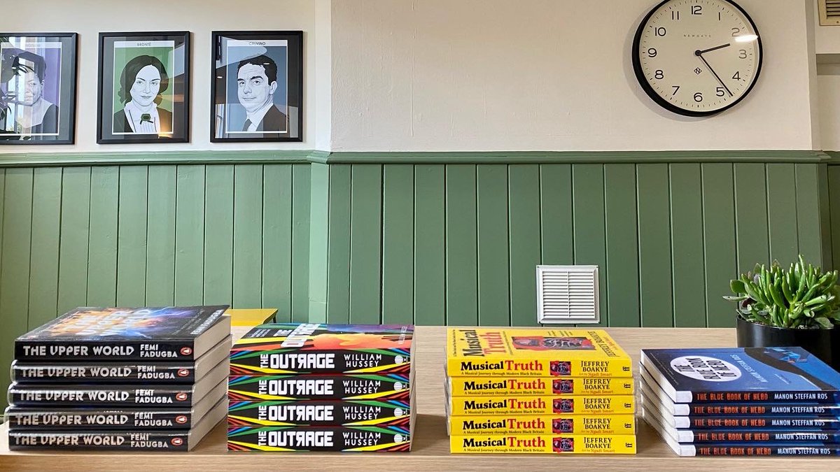 We launched the Bristol Teen Book Award with our Year 10 scholars this afternoon. Let the shadowing begin! #BristolTeenBookAward 📚🍪✨