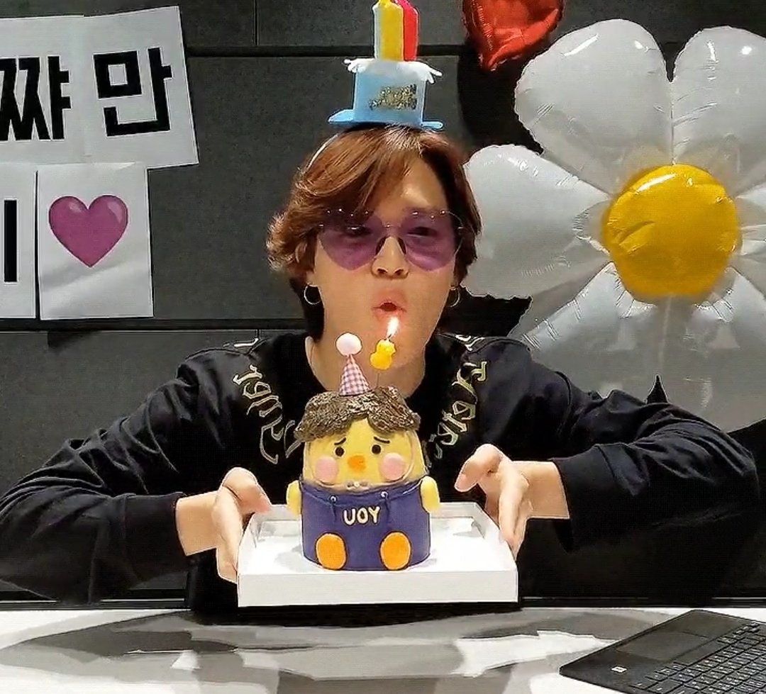 Multi2Z's tweet photo. HAPPY BIRTHDAY JIMINIE 💗🥺
WE LOVE YOU 🫶🏻
#JIMINDAY 
#JiminOurPride 
#지민아_28번째_생일축하해
#지민이_러블리_큐티_섹시 
#지민슬라임탱탱_피부부러워 
#지민고향부산오면_레드카펫_깔아드림 
#지민이_온_이후로_세상이_더_빛나 https://t.co/CtMyo0AbbE