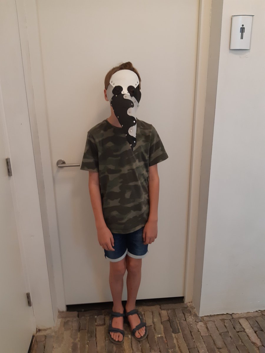 Laatste kans!
Kom deze herfstvakantie jouw eigen snavelmasker maken! Maak er iets bijzonders van: kies jouw lievelingskleuren en maak hem zo griezelig of zo mooi als je zelf wilt. Mail naar: snavelmasker@gmail.com. Kijk voor meer informatie op: geertgrootehuis.nl/agenda/kom-sna…