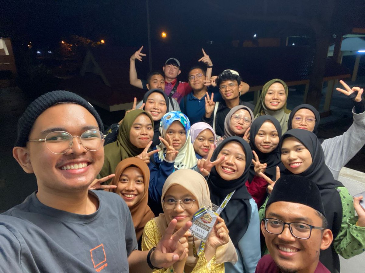mizeilma's tweet photo. Lain kali klau mpp sruh amik krts bwh krusi jngn buat🤣🤣 hope you guys have fun we try our best🤍
#JommasukUniSZA #SejahteraIPT #UniSZAPastiTahu #MMSDegree2223 #KeluargaUniSZA 
#malamgalau https://t.co/oq7NvB5u8S
