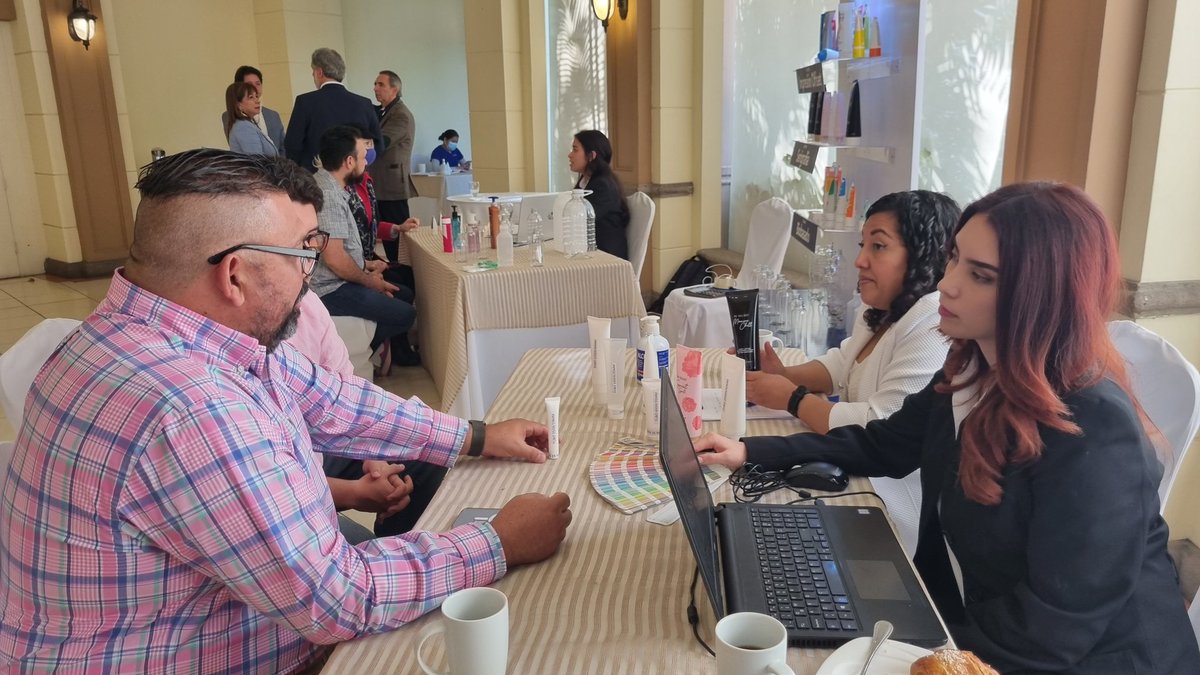 andre_videsgt's tweet image. Se han organizado 9 estaciones especializadas donde los más de 80 emprendedores, pymes y empresas participantes, encontrarán los servicios que se adecúen a sus necesidades para posicionarse en el mercado local e internacional. #ExportacionesGt @AGEXPORTGT @AdaFernndez