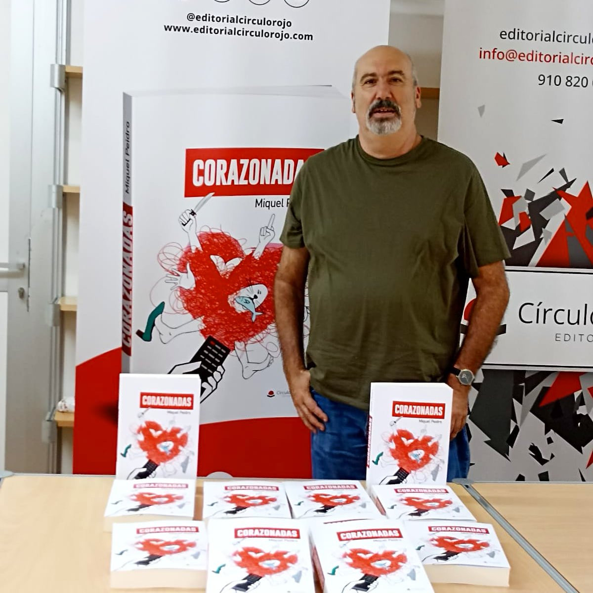 Miquelpz's tweet photo. Feria del libro, Murcia. Todavía me queda un ratillo por aquí. #12deOctubre #FeriaLibroMurcia22 #FelizMiercoles https://t.co/weA67f1Q1k