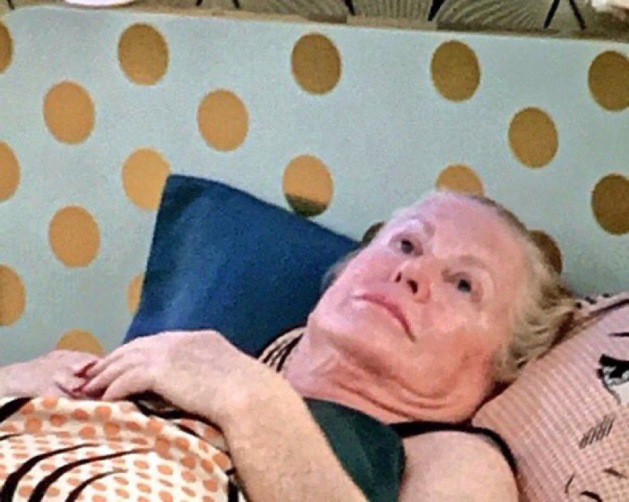 putasinghonit's tweet photo. “got any plans for the evening?”
“nothing special, just the usual”

the usual: https://t.co/i0StCkR49R