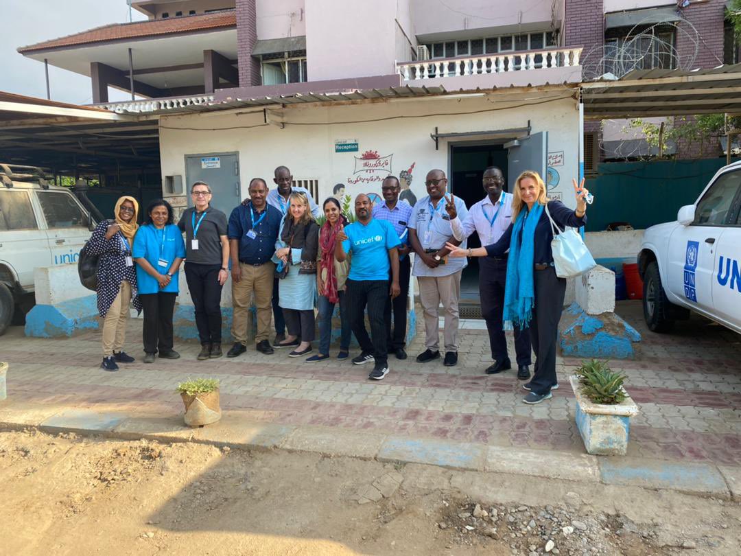 UNICEFSudan's tweet image. Victor Aguayo, UNICEF Director of Nutrition &amp;amp; Child Development, visited #Kassala, #Sudan &amp;amp; met children &amp;amp; families benefiting from UNICEF supported nutrition responses!
 
His rich expertise helps improve programmes on the ground &amp;amp; for UNICEF to deliver better #foreverychild 💙.