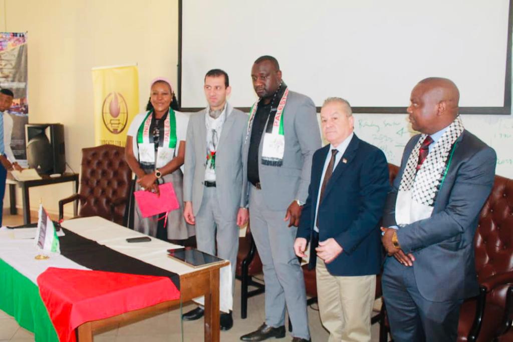 JohnMuchenje4's tweet photo. Role of Academias in promoting Youth, Peace and Security Agenda!

It was great interaction with the first year students at University of Zimbabwe.

#youth4peacezw 
#students4peace 
#RegisterToVote https://t.co/bRnZhkcmXy